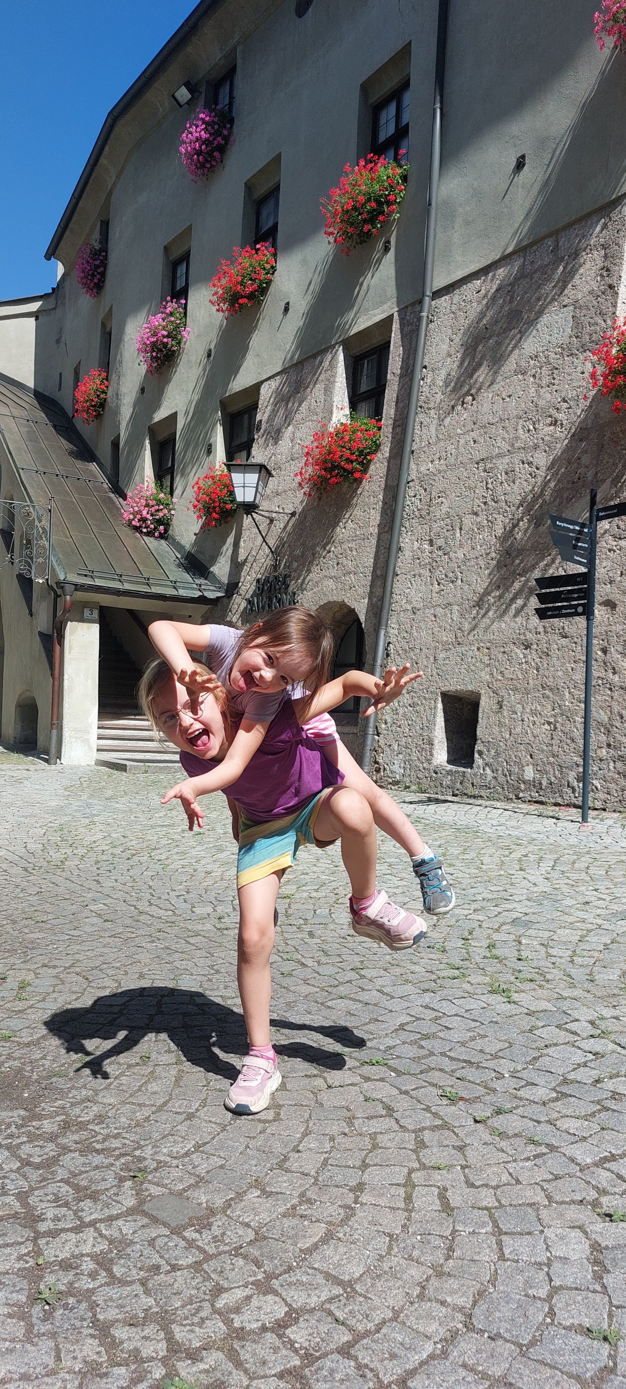 20260908_123429 2 Mädchen