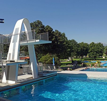 Alpine swimming pool Wattens