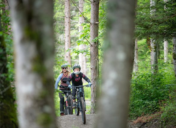 biken-in-der-natur-im-bettelwurf-bikepark-hall-wattens-1