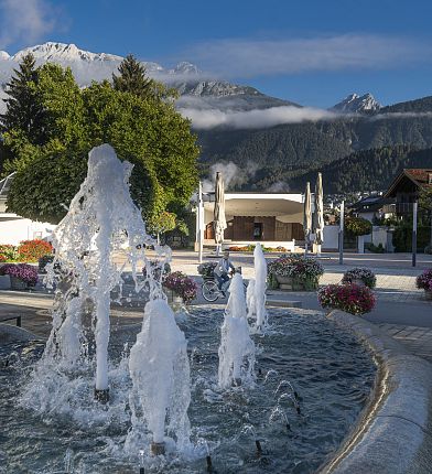 Fontein op het kerkplein in Wattens