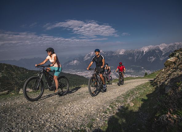 e-bike-schartenkogel-glungezer-aktiv-sommer-hall-wattens