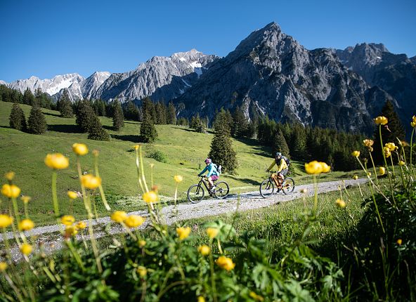 e-biken-walderalm-sommer-aktiv-gnadenwald-hall-wattens