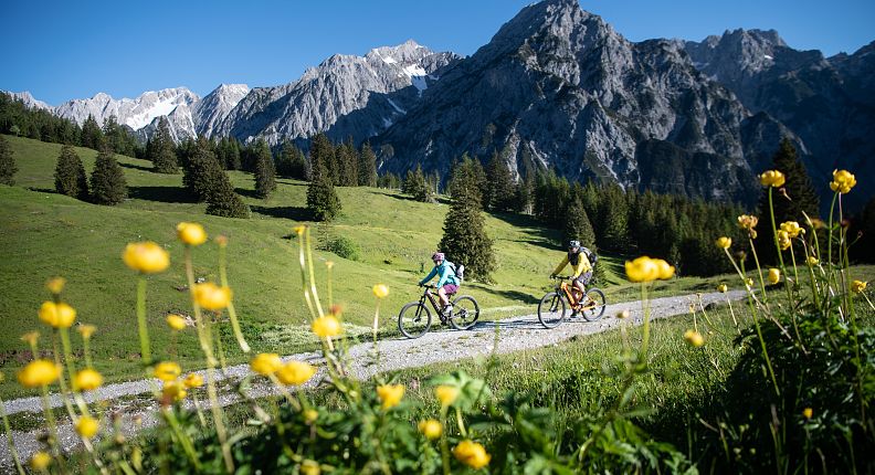 e-biken-walderalm-sommer-aktiv-gnadenwald-hall-wattens