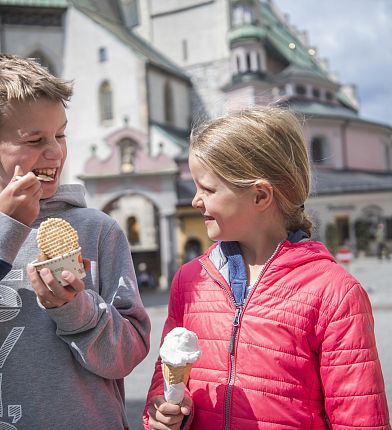 eisessen-eis-hall-in-tirol-kinder-altstadt-3