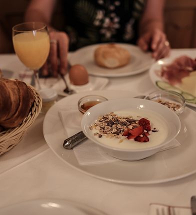 Prima colazione in hotel durante le vacanze invernali