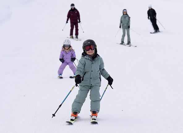 familie-kinder-skifahren-glungezer-hall-wattens
