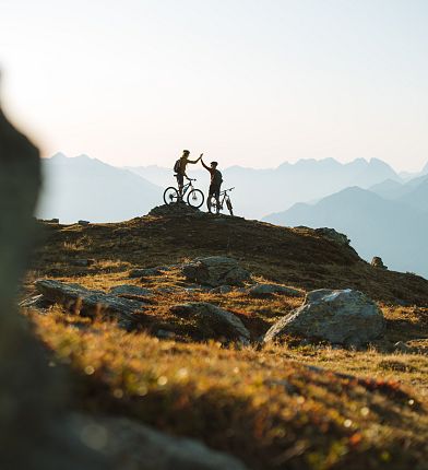 gemeinsam-radfahren-moritz-klee-hall-wattens