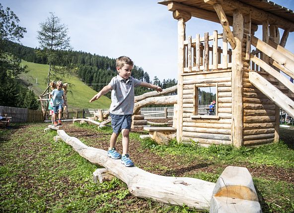 kleinkinderbereich-tulfes-kugelwald-kinder-hall-wattens