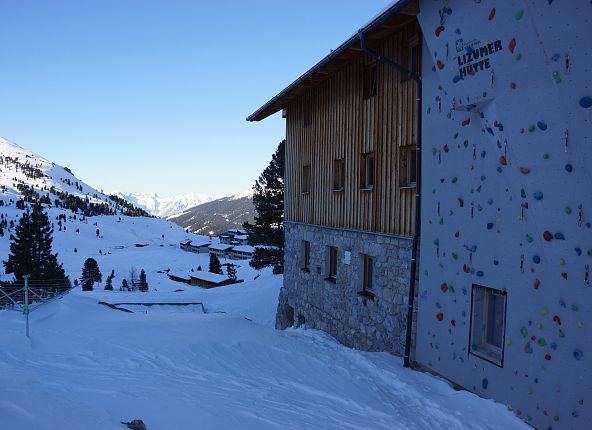 lizumerhuette-skitourenwochenende-anne-susi-jaenner-2018-hall-wattens