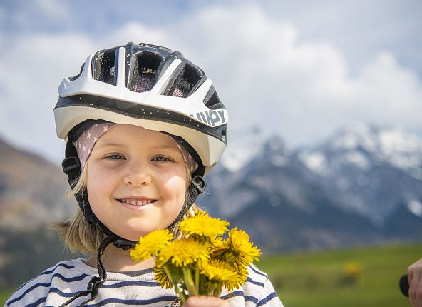 radfahren-im-fruehling-kinder-hall-wattens