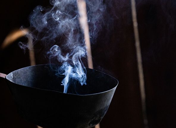 rauhnaechte-raeucherpfannectirol-werbung-marlena-koenig-1