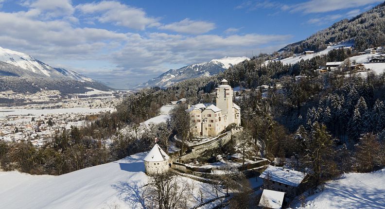 Kasteel Friedberg in Volders in de winter