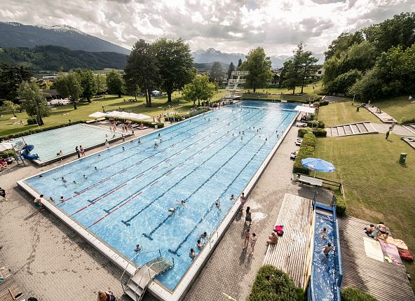 schwimmbad-hall-in-tirol-sommer-tirol-1