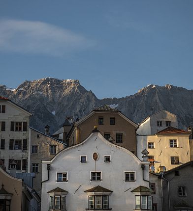 stadtansichten-hall-in-tirol-orte-der-region-hall-wattens