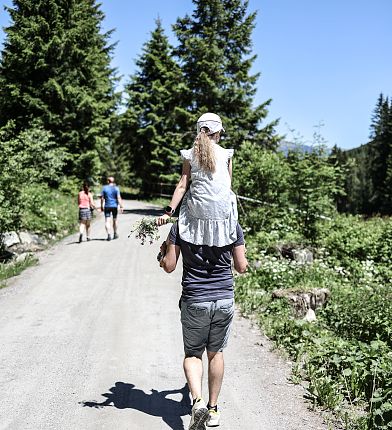 Wanderung mit Familie im Voldertal