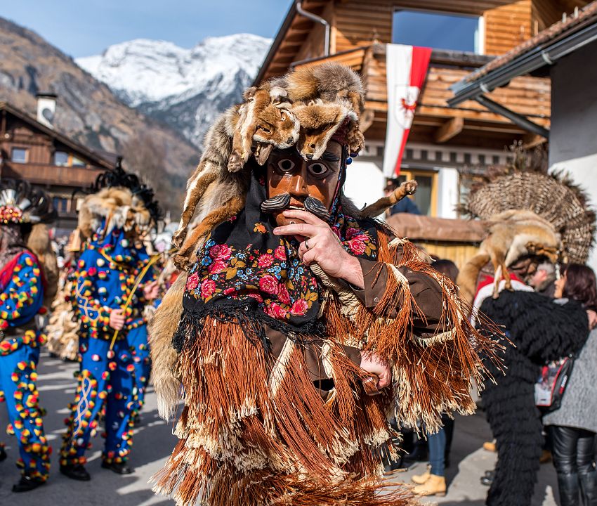 Personnage de carnaval du Tyrol Der Zottler Fasching