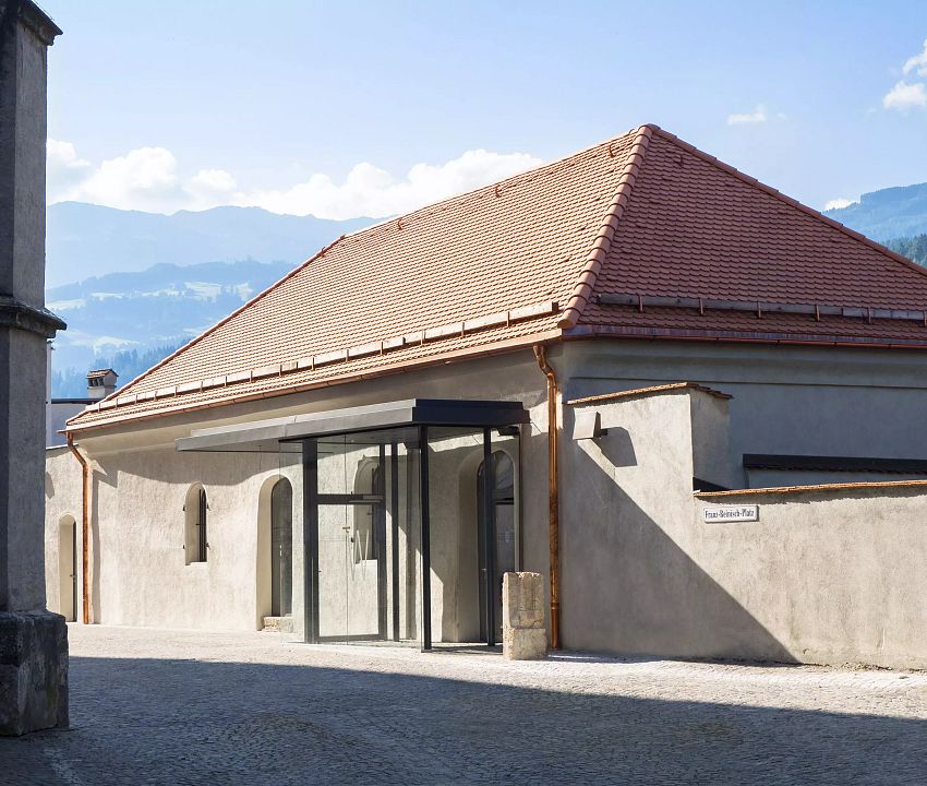 Schneiderkapelle in Hall in Tirol von Nordosten gesehen©watzek.jpg