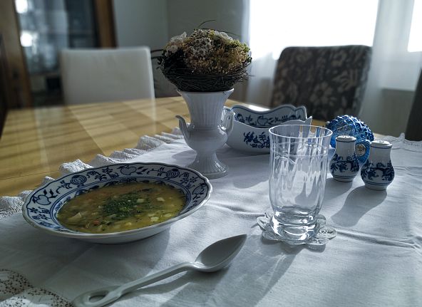 3-der-fertig-gedeckte-tisch-2-3