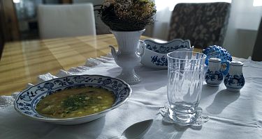 3-der-fertig-gedeckte-tisch-2-4