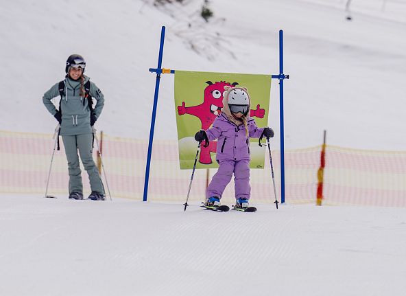 familie-kinder-skifahren-glungezer-hall-wattens