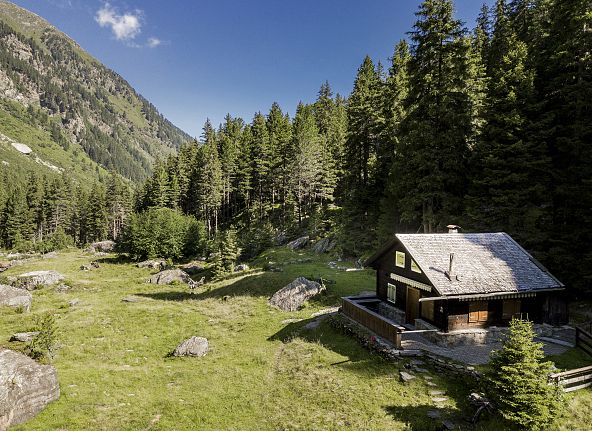 huette-vor-wald-voldertal-kraftort-hall-wattens