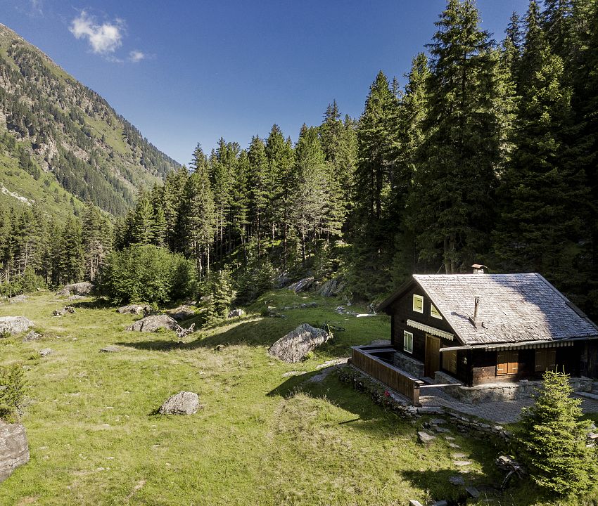 huette-vor-wald-voldertal-kraftort-hall-wattens