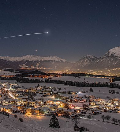 winterstimmung-tulfes-bei-nacht-cmarco-schweitzer-hall-wattens