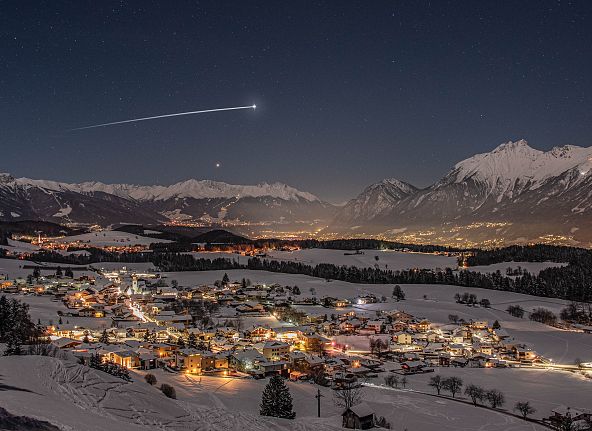 winterstimmung-tulfes-bei-nacht-cmarco-schweitzer-hall-wattens