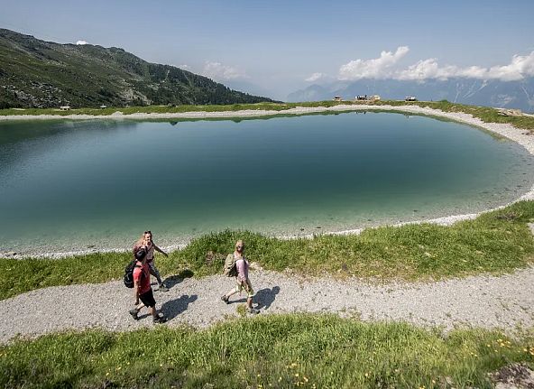 Aktiver und erholsamer Urlaub in Tirol im Sommer mit Bergen, Bergssen und Wanderungen